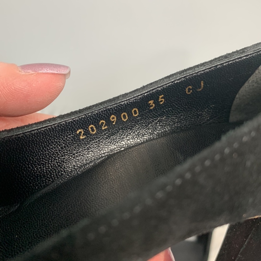 Authentic Gucci black suede pumps with gold decal - Picture 8 of 17